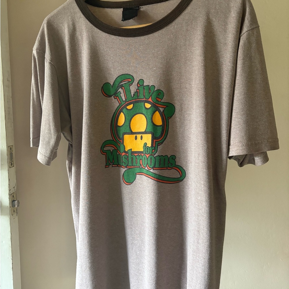 SUPER MARIO MUSHROOM  Graphic T-shirt